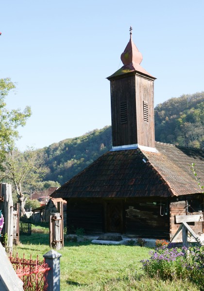 Die Holzkirche von Corbești
